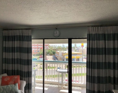 6102 Seawall Blvd - Photo Thumbnail 10
