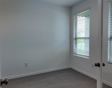 15027 Rustic Moon Road - Photo Thumbnail 2