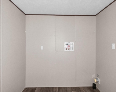 5313 2nd St - Photo Thumbnail 13