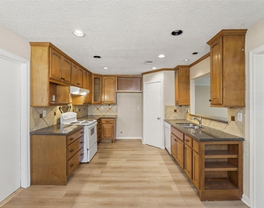 810 Sunnybrook Lane - Photo Thumbnail 6