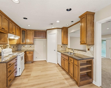 810 Sunnybrook Lane - Photo Thumbnail 25