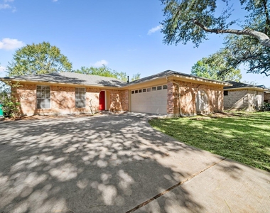 810 Sunnybrook Lane - Photo Thumbnail 3