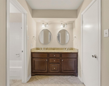 810 Sunnybrook Lane - Photo Thumbnail 16