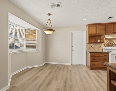 810 Sunnybrook Lane - Photo Thumbnail 8