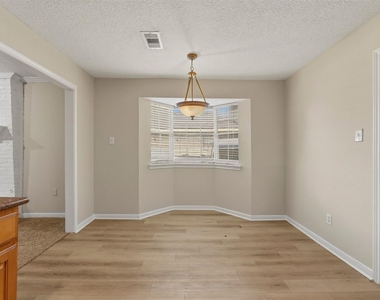 810 Sunnybrook Lane - Photo Thumbnail 7