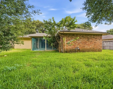 810 Sunnybrook Lane - Photo Thumbnail 2
