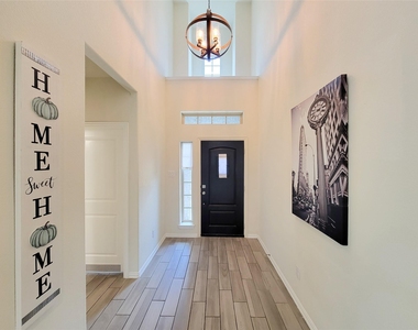 28638 Monarch Cliffs Drive - Photo Thumbnail 2