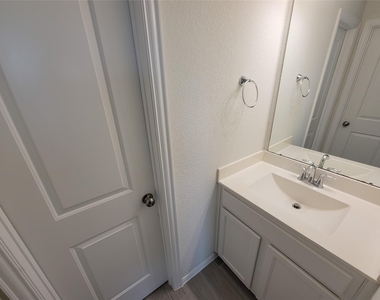 28638 Monarch Cliffs Drive - Photo Thumbnail 39
