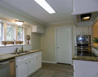 9403 Oxted Lane - Photo Thumbnail 6