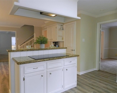9403 Oxted Lane - Photo Thumbnail 7