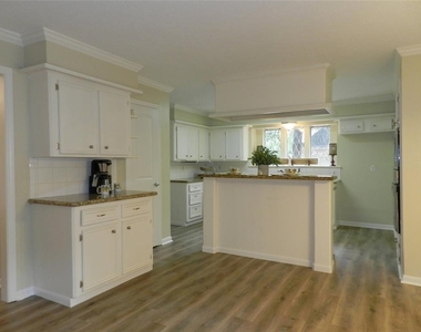 9403 Oxted Lane - Photo Thumbnail 8