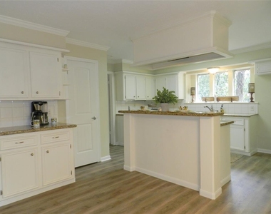 9403 Oxted Lane - Photo Thumbnail 10