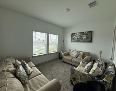 6927 Morales Way - Photo Thumbnail 8