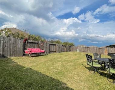 6927 Morales Way - Photo Thumbnail 11