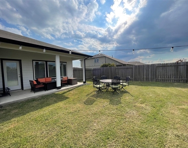 6927 Morales Way - Photo Thumbnail 10