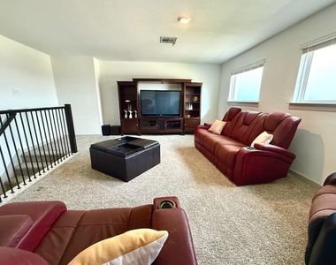 6927 Morales Way - Photo Thumbnail 5