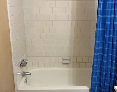 10722 Highland Woods Drive - Photo Thumbnail 4