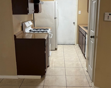 10722 Highland Woods Drive - Photo Thumbnail 2