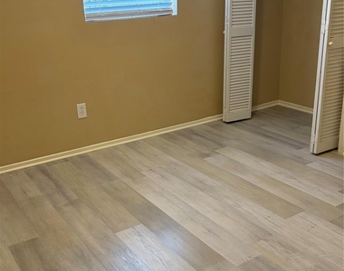 10722 Highland Woods Drive - Photo Thumbnail 5