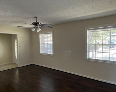 5115 Tashkent Drive - Photo Thumbnail 11