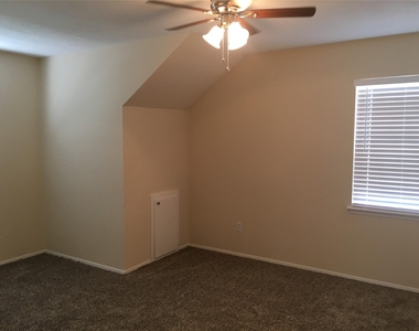 5115 Tashkent Drive - Photo Thumbnail 7