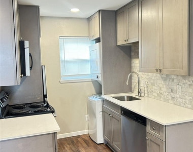 3025 Prospect Street - Photo Thumbnail 5