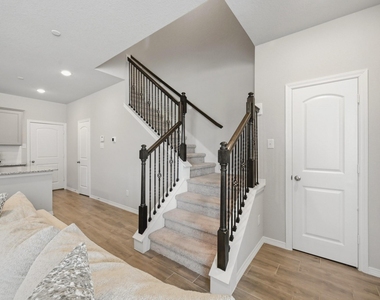 8050 Scanlan Trace - Photo Thumbnail 36