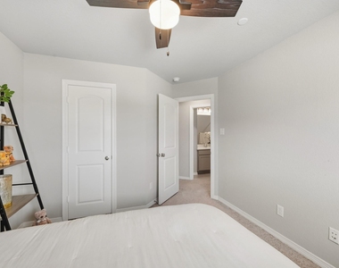 8050 Scanlan Trace - Photo Thumbnail 31