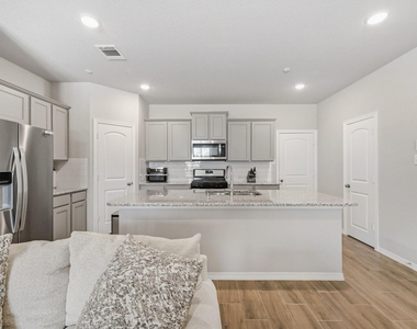 8050 Scanlan Trace - Photo Thumbnail 6