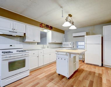 9193 Lucille Lane - Photo Thumbnail 11