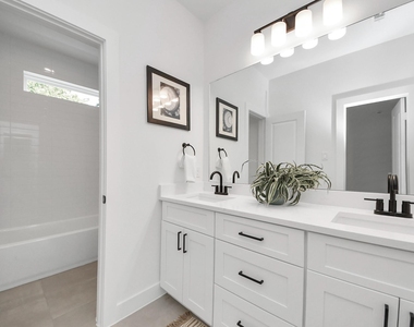 860 Rachel St Street - Photo Thumbnail 32