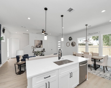 860 Rachel St Street - Photo Thumbnail 16