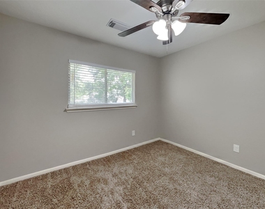 16127 Hilton Head Lane - Photo Thumbnail 12