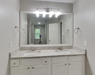 16127 Hilton Head Lane - Photo Thumbnail 9