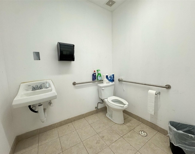 12317 Bellaire Boulevard - Photo Thumbnail 6