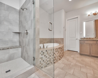 2606 Madeline Grove Drive - Photo Thumbnail 31