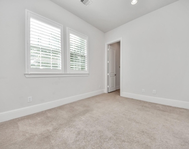2606 Madeline Grove Drive - Photo Thumbnail 36