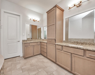 2606 Madeline Grove Drive - Photo Thumbnail 27
