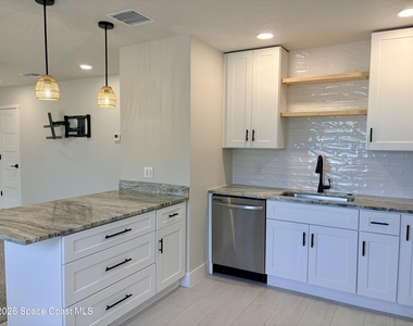 909 S Colonial Court - Photo Thumbnail 2