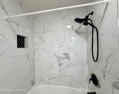909 S Colonial Court - Photo Thumbnail 9