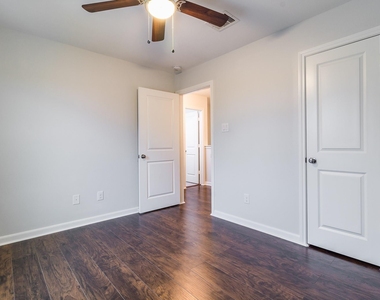 710 Barkley St Street - Photo Thumbnail 10