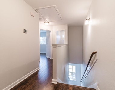 710 Barkley St Street - Photo Thumbnail 6