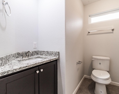 710 Barkley St Street - Photo Thumbnail 11