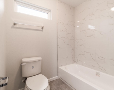 710 Barkley St Street - Photo Thumbnail 12