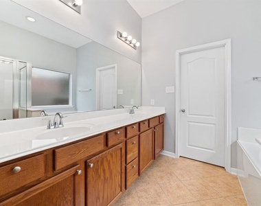 24526 Foxberry Glen Lane - Photo Thumbnail 10
