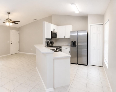 998 Camden Avenue Nw - Photo Thumbnail 1