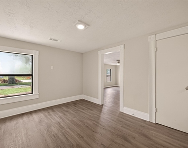 2303 N Cleveland Street - Photo Thumbnail 10