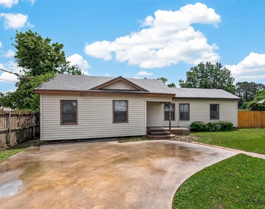 2303 N Cleveland Street - Photo Thumbnail 1