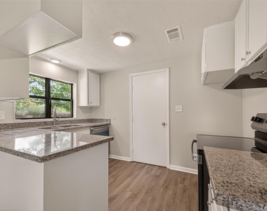 2303 N Cleveland Street - Photo Thumbnail 12