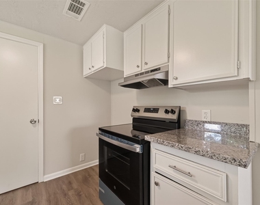 2303 N Cleveland Street - Photo Thumbnail 13